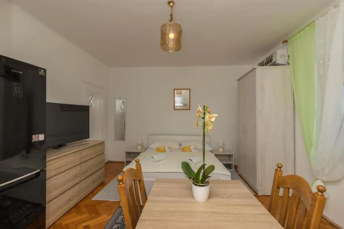 Studio Apartment Iva Crikvenica Guest house