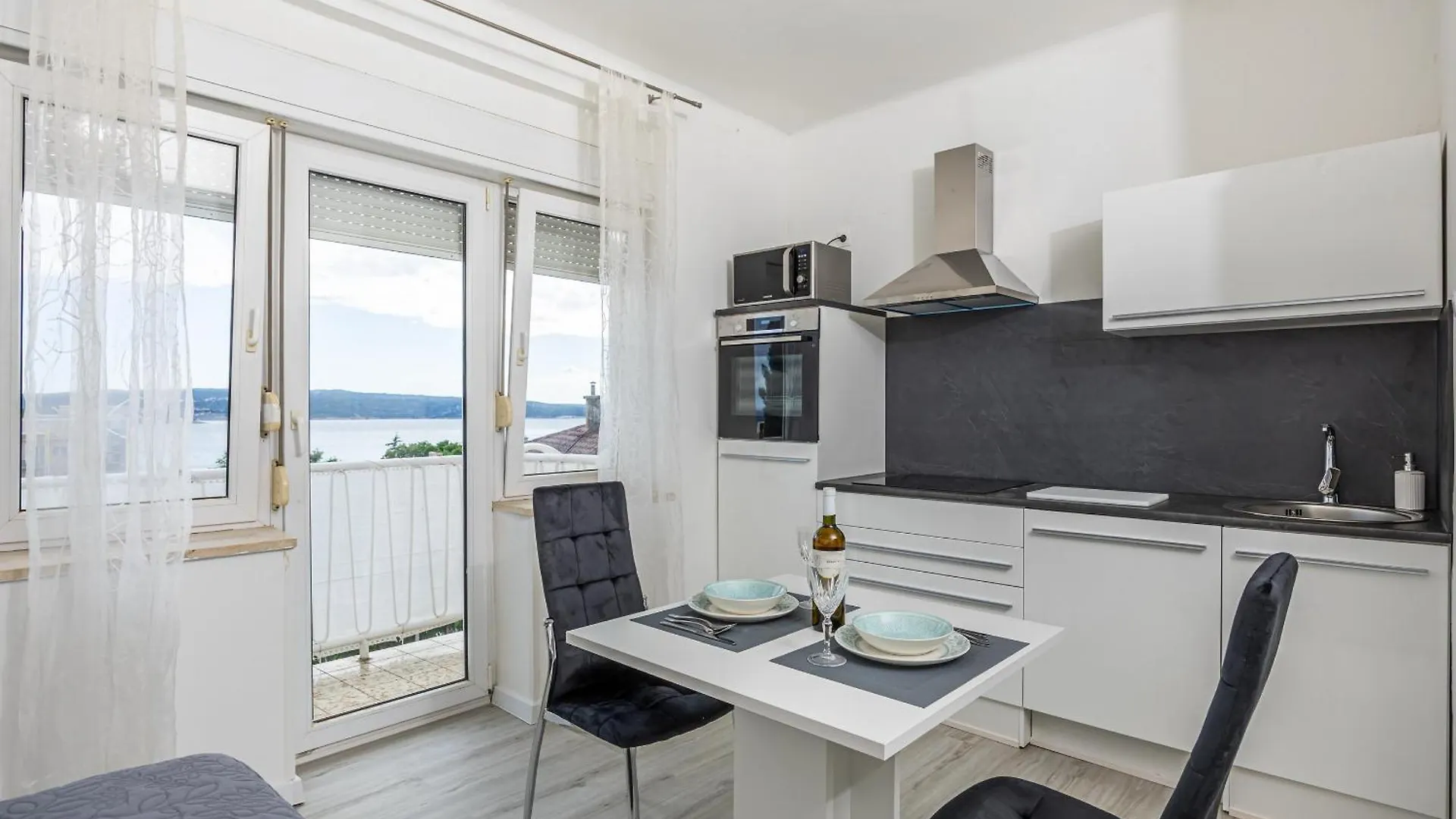 Studio Apartment Iva Цриквеница