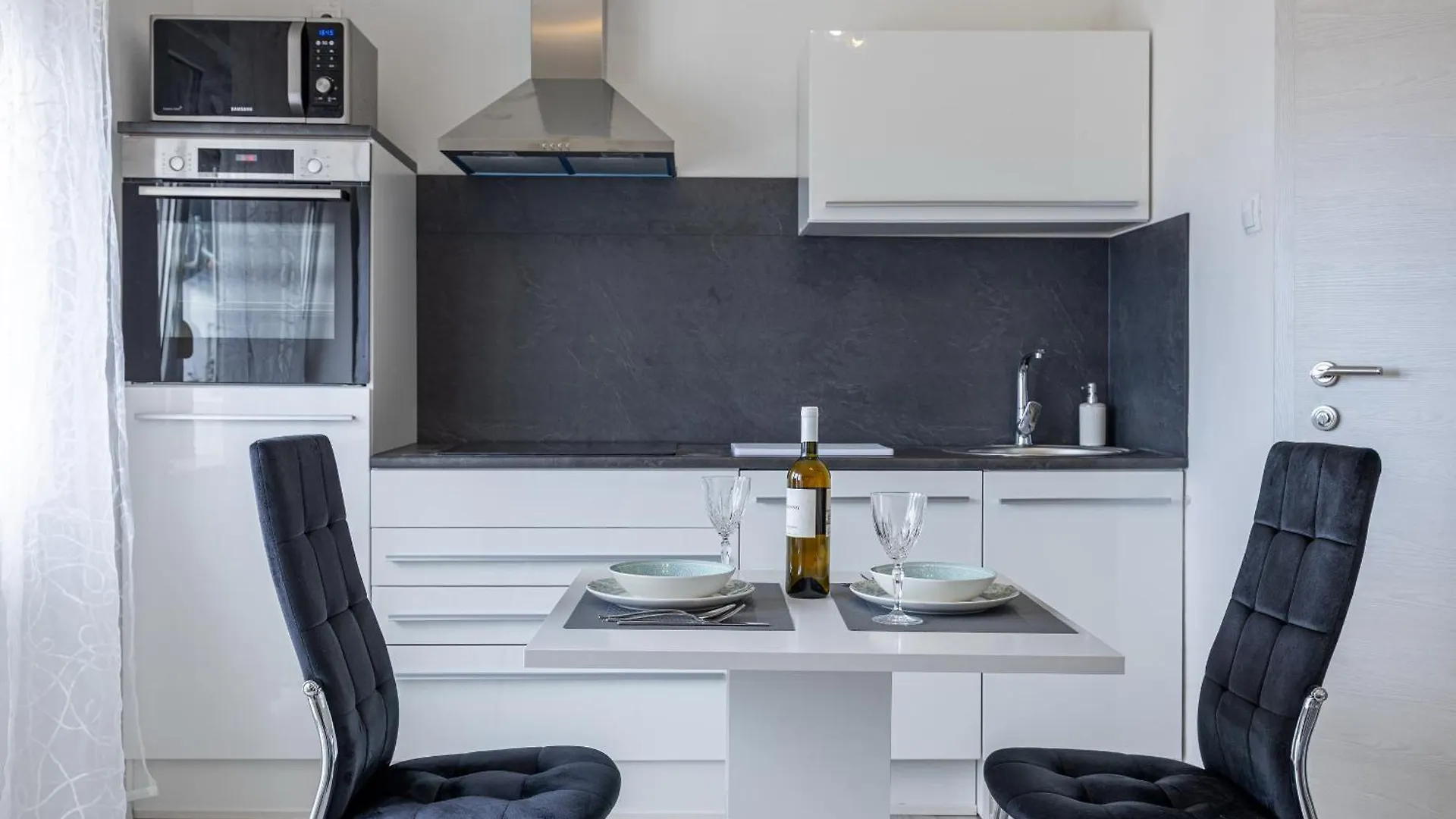 Studio Apartment Iva Цриквеница